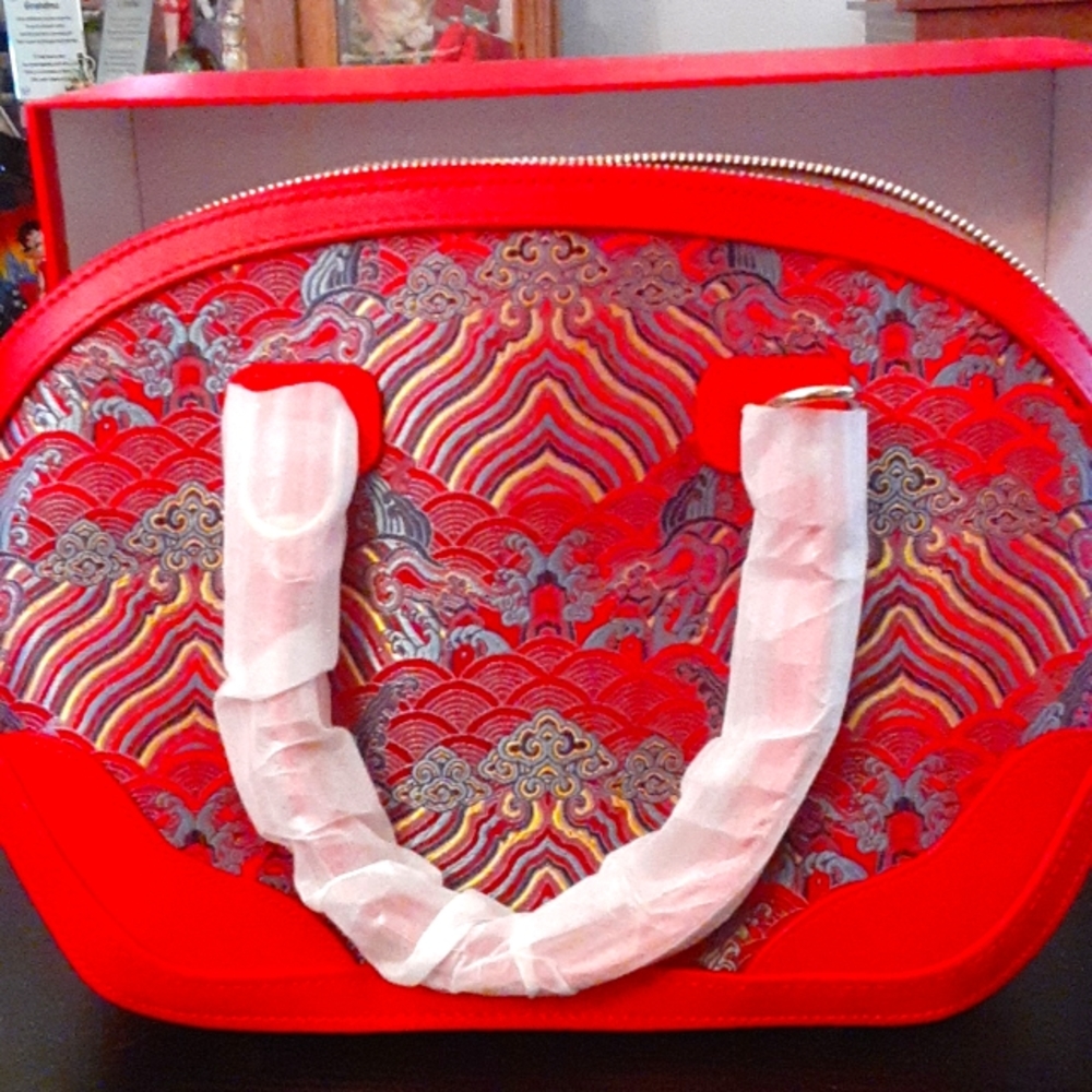 ANOTHER PRICE DROP!!!  Beautiful mulberry silk leather tote bag.